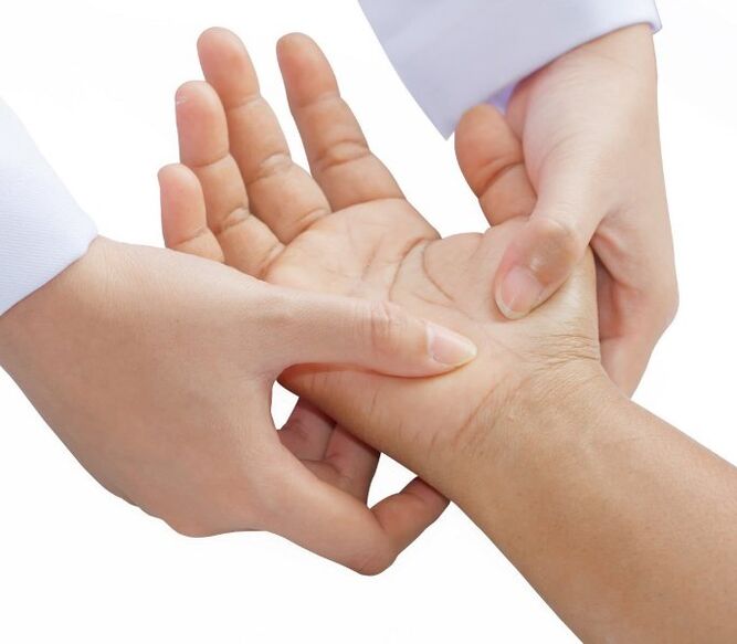 Reumatoidinė psoriazė gali paveikti rankas
