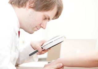Psoriazės diagnozę nustato dermatologas
